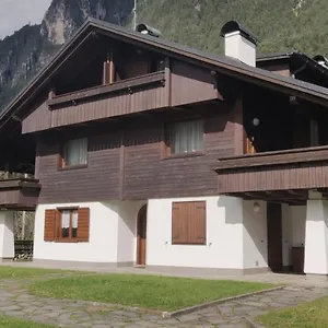 https://villa-giasena.hotelinveneto.com
